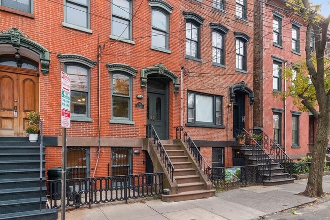 Building Photo - 34 Erie St Unit 2