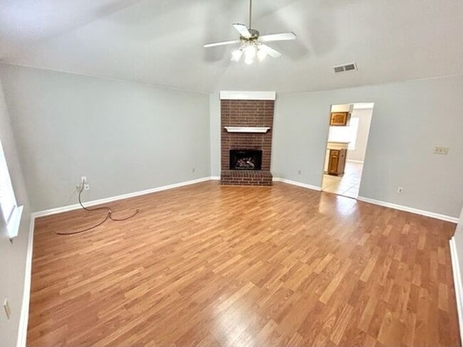 Photo - Now Leasing A 5 Bedroom 2 Bath Home In Memphis. Availalbe Now