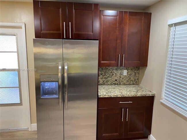 Photo - 2421 SW 6th St