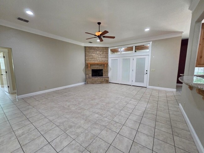 Photo - 2150 Hedgestone