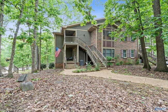 Building Photo - 2031 Woodlawn Dr SW Unit 0 Rental