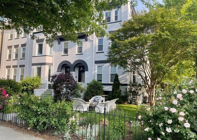Building Photo - 1038 Lamont St NW Unit 1A Rental