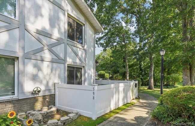 Building Photo - 598 Blue Ridge Dr