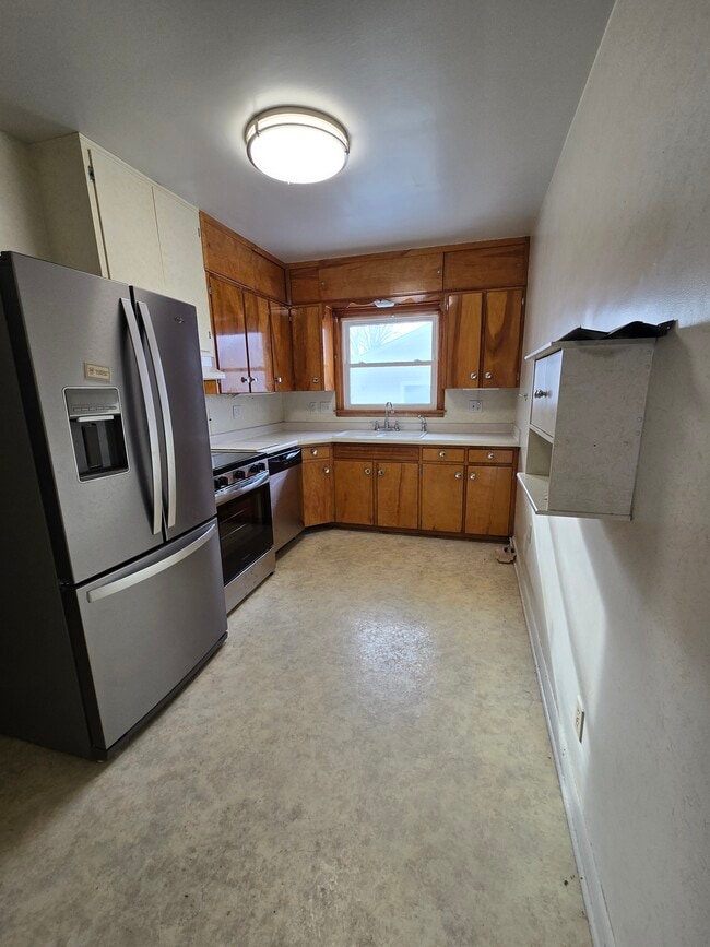 Photo - 105 W Willman St