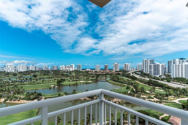 Photo - 19501 W Country Club Dr Unidad 1603
