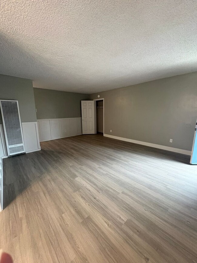 Building Photo - 1411-1417 Holly Unit 1413 Holly