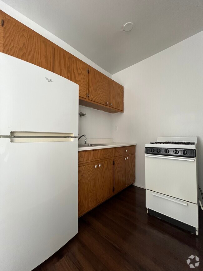 Building Photo - 4060 N Kenmore Ave Unit 206 Rental