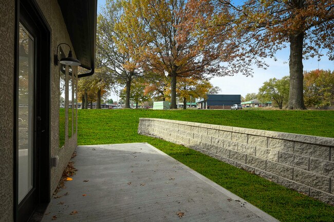 Photo - 220 Sumac Rd