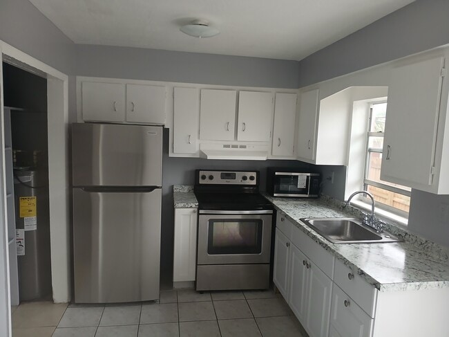 Photo - 7640 Pembroke Rd Unit C