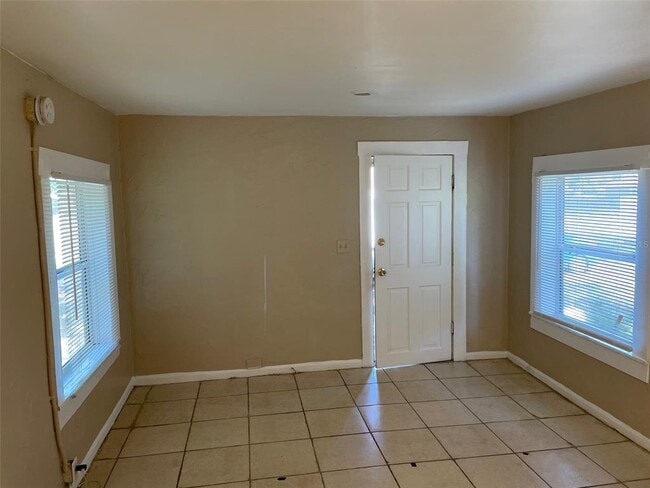 Photo - 2010 28th Ave N