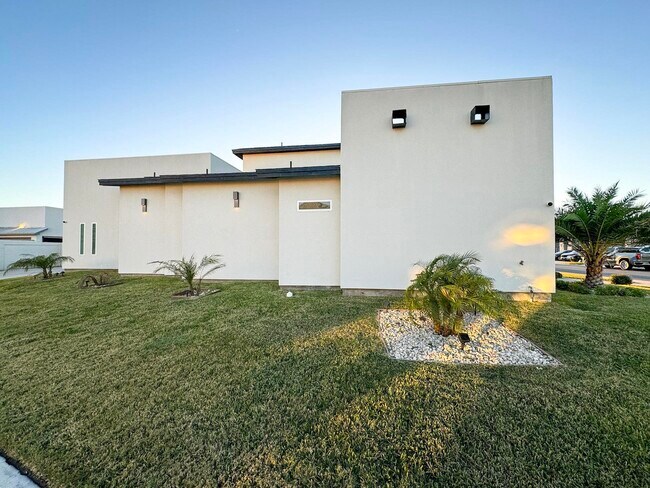 Photo - 3011 Quintero St