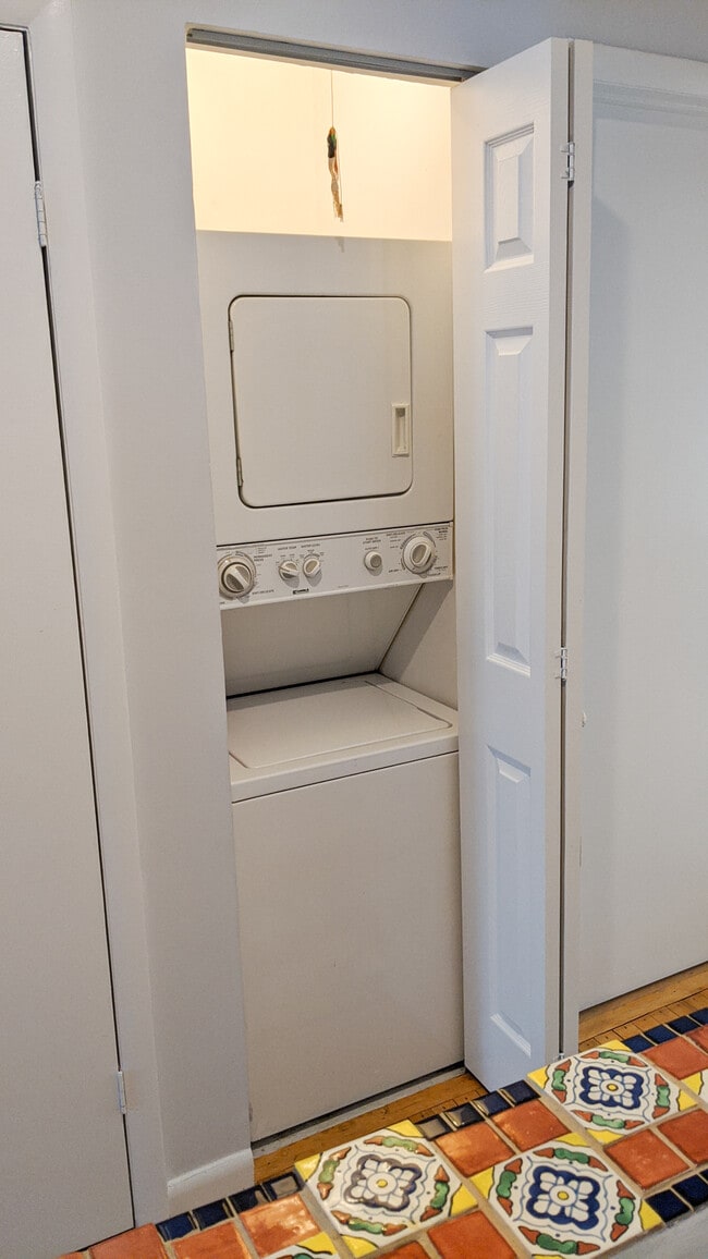 Building Photo - 1017 N 4th St Unit 2nd flr