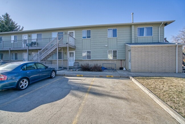 parking area on site - 2003 Terry St 106 Unit 106