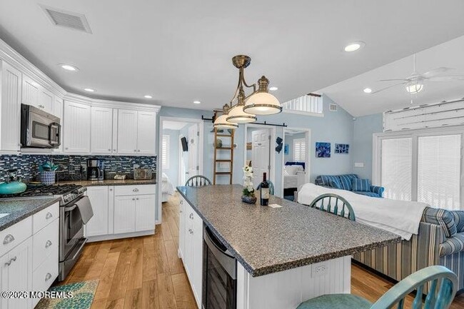 28 E Bonita Way