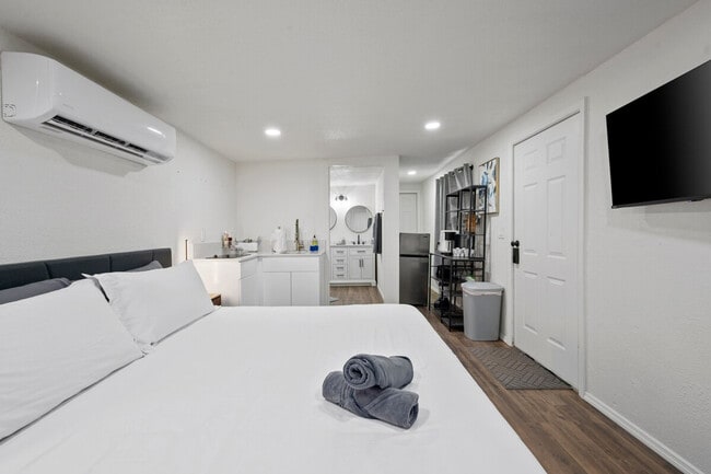 Photo - 4030 W Lincoln St Unit ID1244343P