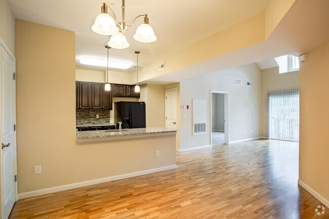 2BR,2BA w/Loft