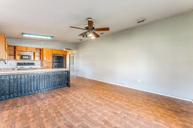 Photo - Horse property with shop in country oasis