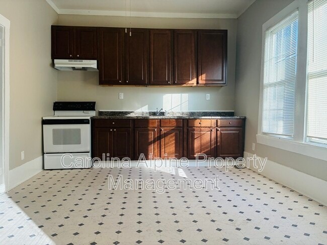 Photo - 402 Wilson St