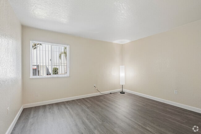 1BR, 1BA - 717SF - Bedroom - Pacific Villas at Shelly Court