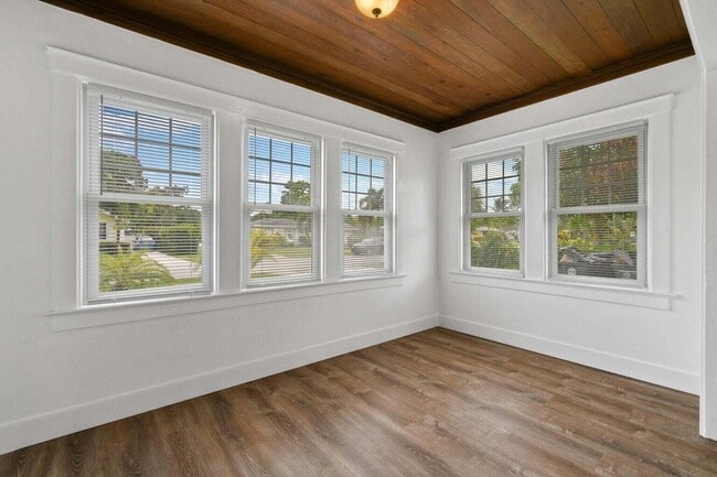 Photo - 415 Greenbriar Dr