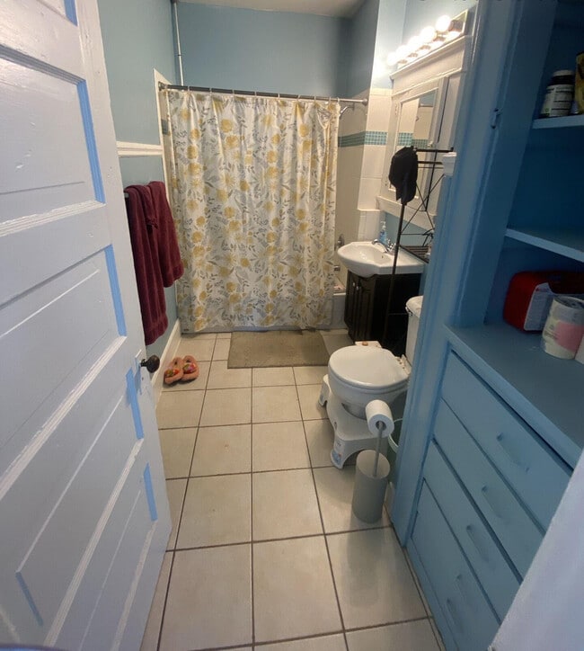 Photo - 2214 N Holton St