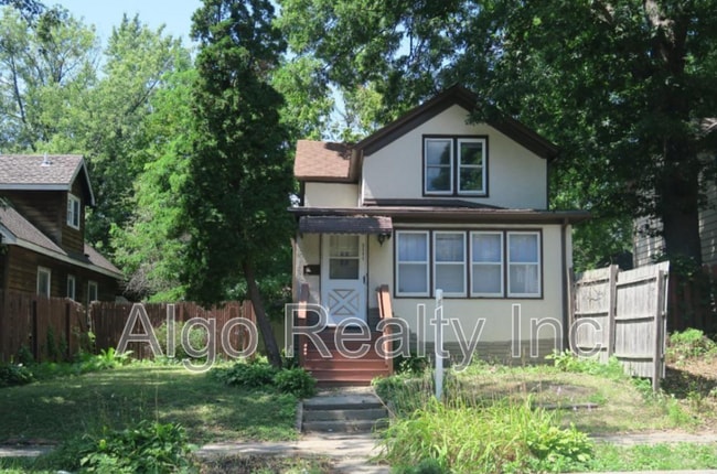 Photo - 3111 Russell Ave N Casa