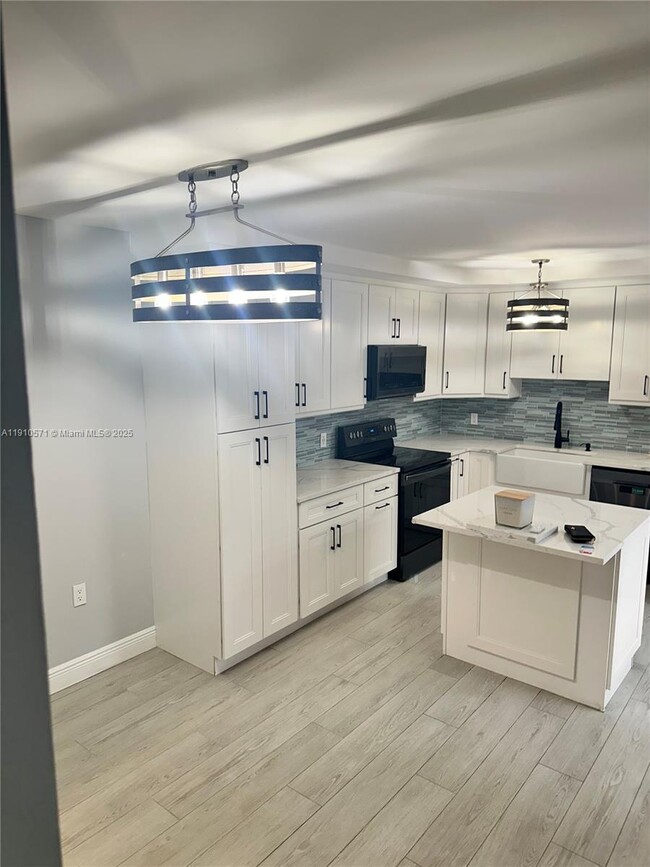 Photo - 9156 SW 23rd St