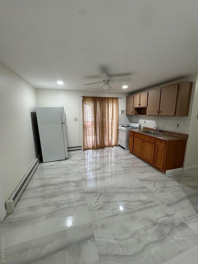 Building Photo - 185 N Bicycle Path