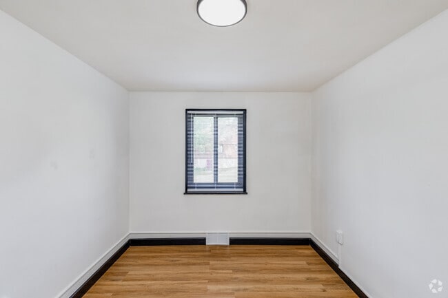 3BR, 1BA - 1,123SF - Bedroom - Luxor Gardens Apartments