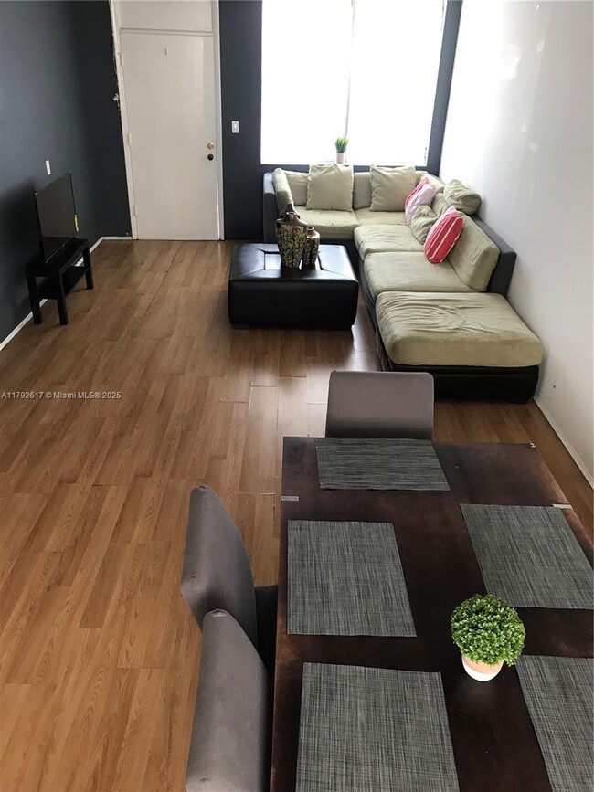 Photo - 1732 Meridian Ave Unidad 702 Rental