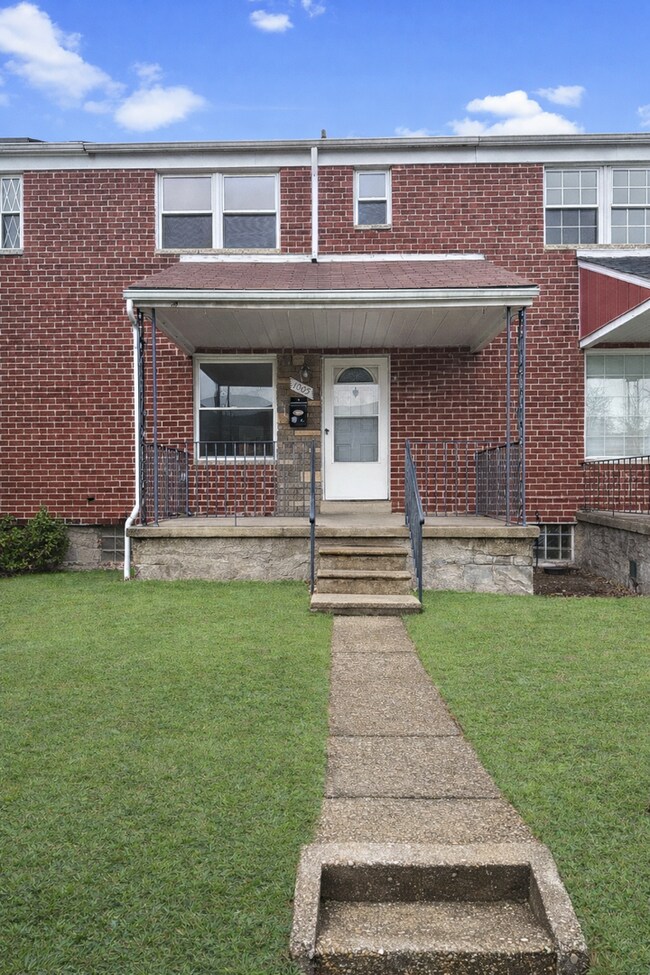 Building Photo - Spacious 3 Bedroom Home | Central AC | Finished Basement | Parking