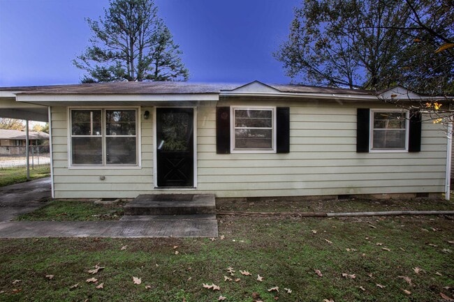 Photo - 1524 E Lee Ave House