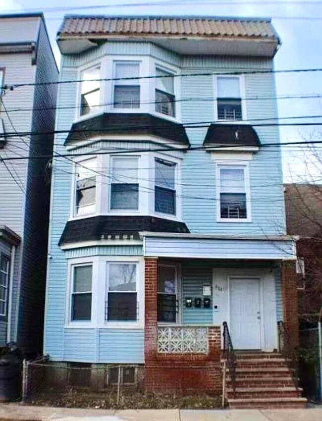 Building Photo - 601 S 17th St Unit 3