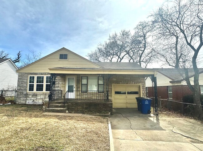 Adorable 3 Bedroom 2 Bathroom home in Tulsa! - Adorable 3 Bedroom 2 Bathroom home in Tulsa!