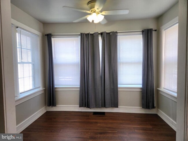Building Photo - 201 W 29th St Rental