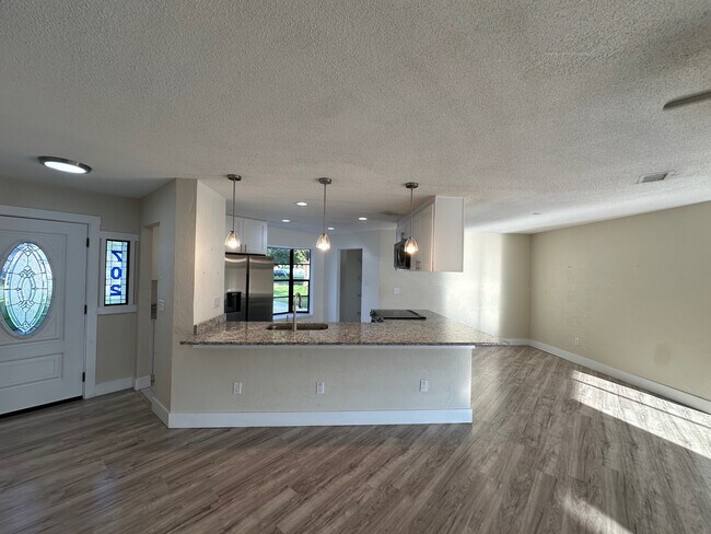Photo - 702 Green Rd