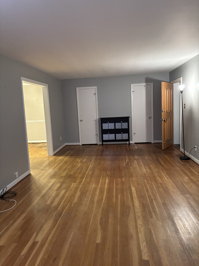 Living room - 3416 Grove Ave Unit #4