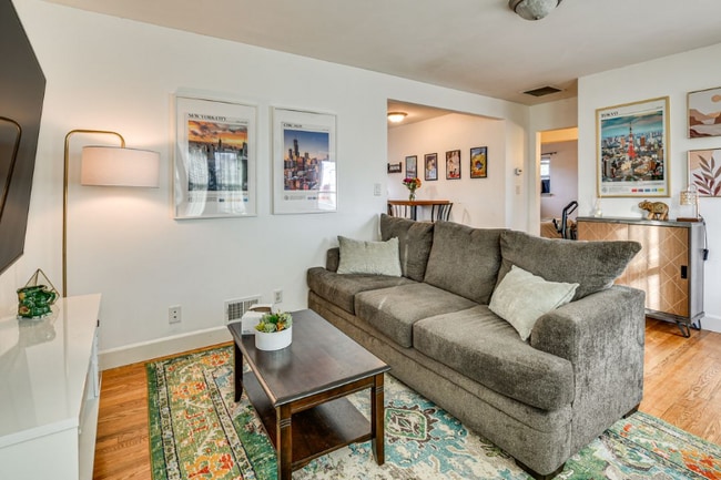 Photo - 1397 Dallas St