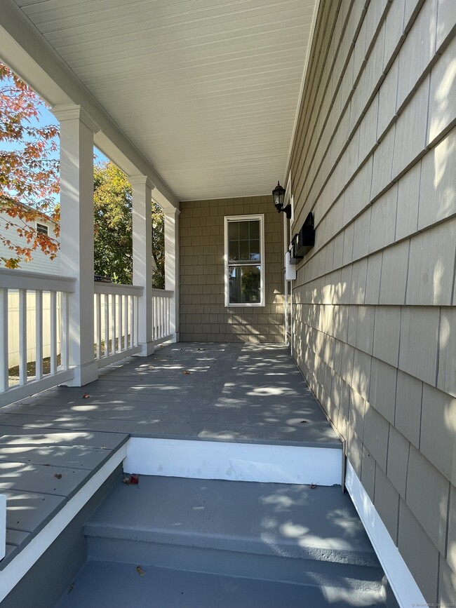 Photo - 687 Hallett St