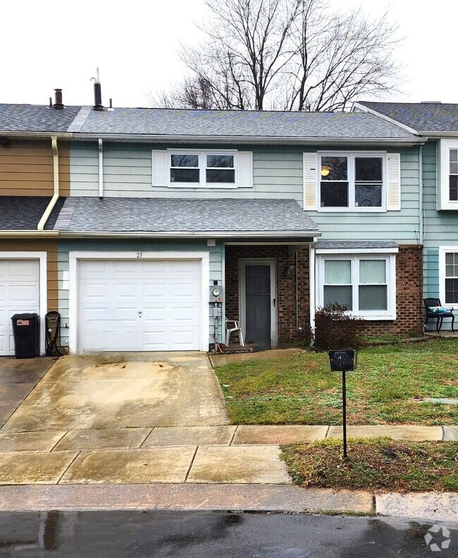 Building Photo - Spacious 3 Bedroom 2.5 Bath Townhome for RENT