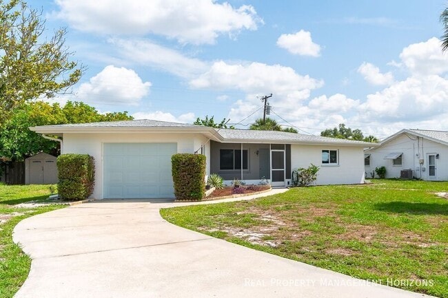 Photo - 535 Oxford Dr