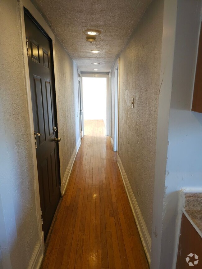 Building Photo - 1430 S Kenneth Ave Unit 1432-3W Rental