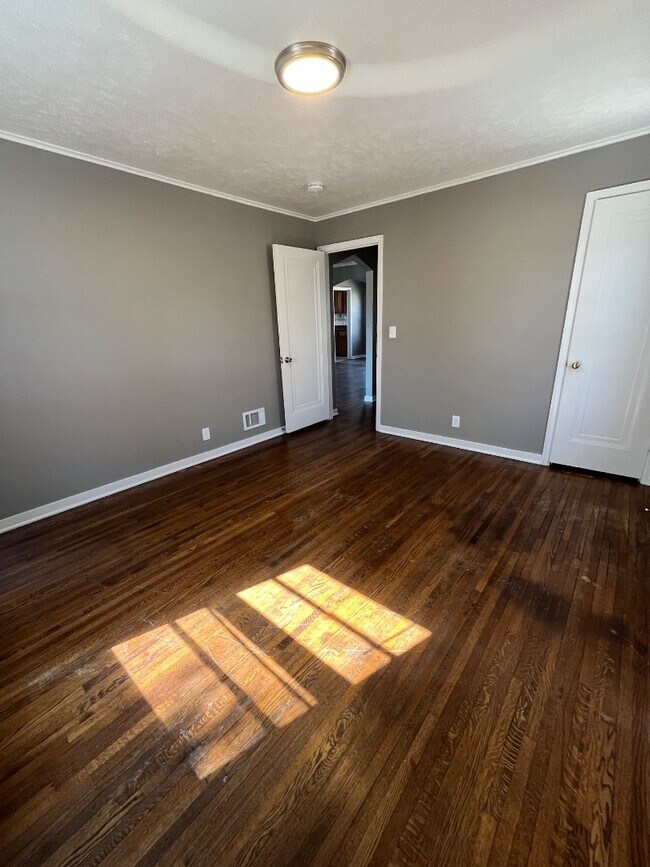 Photo - 5140 Evans St