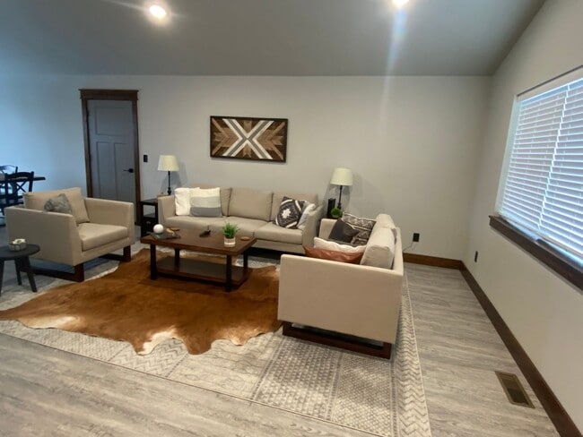 Photo - Beautiful 3 bed/2bath Hamilton home Furnished or Unfurnished Options