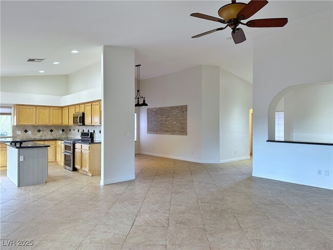 Building Photo - 105 Crescent Bay St