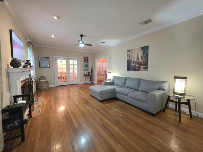 Photo - 107 E Duke St