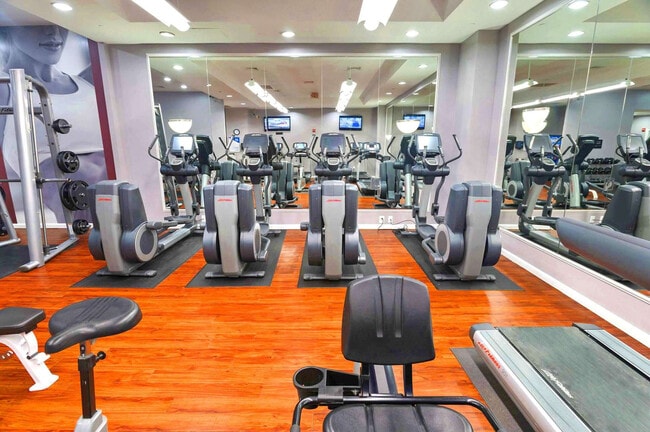 Photo - 320 23rd St S Unidad FL14-ID1022516P