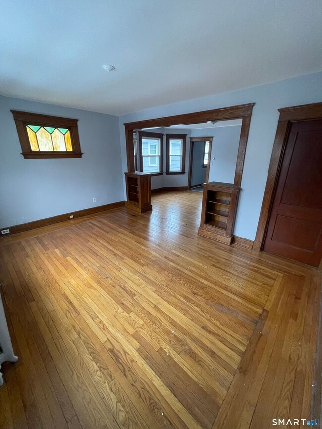 Building Photo - 54 Bradley Ave Unit 2