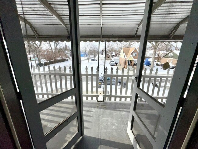 Photo - 15702 Cherrylawn St