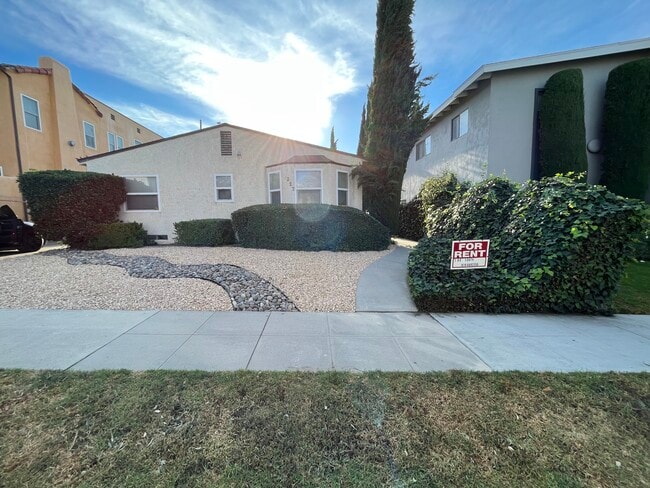 Front of Building - 322 Cornell Dr